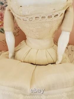 15 Beautiful Rare Antique Conta & Boehme China Head Lady Pierced Ears Flat Boot