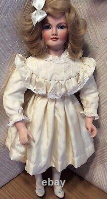 16 Holly Porcelain Doll Fawn Zeller Ist Doll US Historical Society Vintage+Book