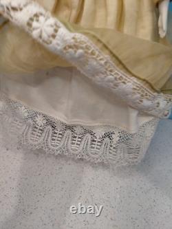 18 Bisque China Doll Vintage, Great Dress