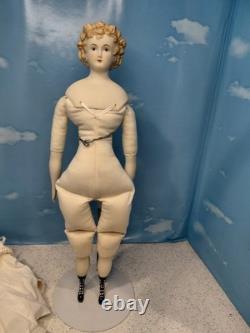 18 Bisque China Doll Vintage, Great Dress