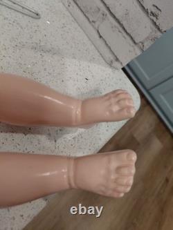 19 A. M. DGRM 390 Flawless Bisque Doll, Nice Dress