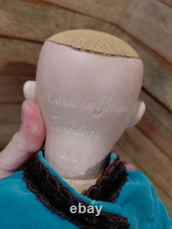 20 AM Floradora Socket Head Perfect Bisque With Wonderful Costume