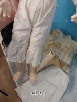 20 Handwerck 109 Bisque Head, Yellow Organdy Dress
