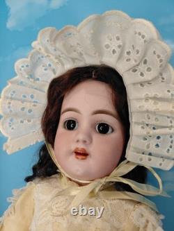 20 Handwerck 109 Bisque Head, Yellow Organdy Dress