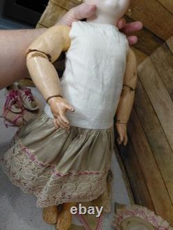21 Etienne Denamur 9 Closed Mouth French Bisque, Amazing Costume