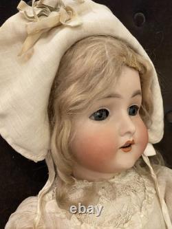 ALL-Original 24 1/2 Queen Louise AM Marseille Excellent Cond. Beautiful Costume