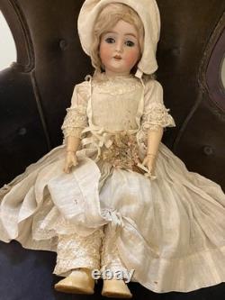 ALL-Original 24 1/2 Queen Louise AM Marseille Excellent Cond. Beautiful Costume