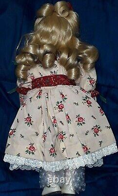 Authentic Goebel Carol Anne Dolls Carol 14 Musical Porcelain Doll. 1989