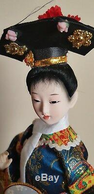 BEAUTIFUL VINTAGE JAPANESE PORCELAIN DOLL GLASS EYES SILK Blue Kimono Geisha