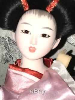 BEAUTIFUL VINTAGE JAPANESE PORCELAIN DOLL GLASS EYES SILK Dancing Clapping