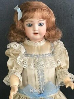 BLEUETTE Repro porcelain doll. 11 Mold SFBJ60 Blue-grey eyes 27 cm BRAVOT