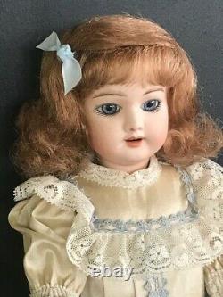 BLEUETTE Repro porcelain doll. 11 Mold SFBJ60 Blue-grey eyes 27 cm BRAVOT