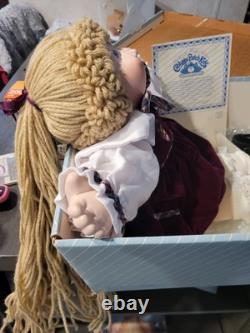 Della Francis Vintage 16 Cabbage Patch Porcelain Doll 1985
