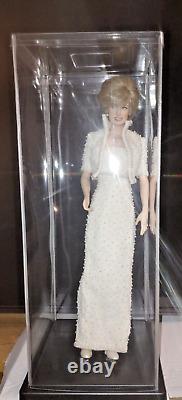 Dianna Princess of Wales Porcelain Doll 16 1/2 with Dust Cover Preowned