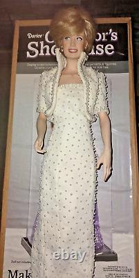 Dianna Princess of Wales Porcelain Doll 16 1/2 with Dust Cover Preowned