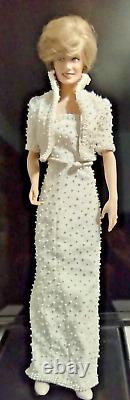 Dianna Princess of Wales Porcelain Doll 16 1/2 with Dust Cover Preowned