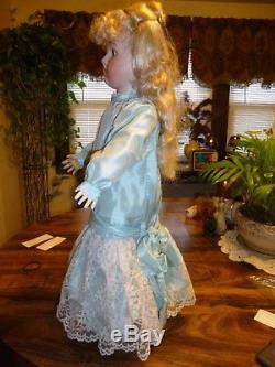 EARLY 1900's 24 QUEEN LOUISE JOINTED BODY BISQUE PORCELAIN DOLL WITH VINTAGE C