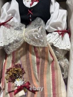Edwin Knowles Heroines of the Forrest Snow White Collectible Doll. New, OrigBx
