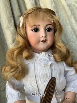 Exceptionnal Antique Porcelain Doll/unis France 301 Poupée Porcelaine