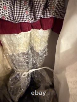 Franklin Mint Porcelain Doll Megan 1989 Vintage Rare Mint Condition Still in box