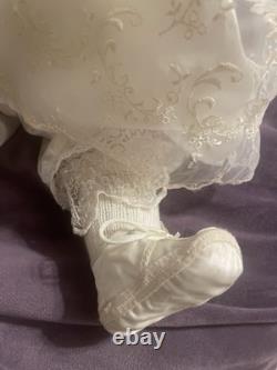 Gwen Ross Doll Name Porcelain Doll Vintage Franchise/Collection open Edition