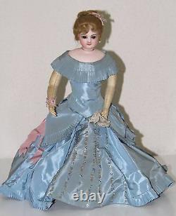 JUMEAU PARISIENNE DOLL. PORCELAIN AND KID BODY. FRANCE. 19th CENTURY