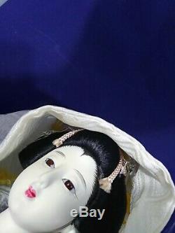 Japanese Geisha Doll porcelain. Kimono 17 Japan vintage. White robe with hood