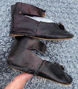 Large Pair Of Leather Shoes BB Size 13 Léon Israël Circa Late 19th Century