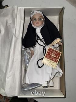 Lot of 3 Vintage Porcelain Nun Dolls Dynasty Doll Collection with COA Stand Rosary