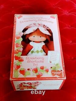 RARE Danbury Mint Scented Strawberry Shortcake Porcelain Doll LARGE Boxed New