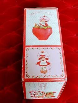 RARE Danbury Mint Scented Strawberry Shortcake Porcelain Doll LARGE Boxed New