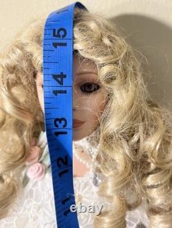 Rare New Welden Museum Porcelain Doll RuthLE 601, 16 by Mary Benner Rare New Welden Museum Porcelain Doll RuthLE 601, 16 by Mary Benner