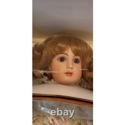 Rustie Monique 29 Porcelain Doll LE 52/1500 Welden Museum COA Hat Boxed Vtg