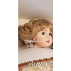 Rustie Monique 29 Porcelain Doll LE 52/1500 Welden Museum COA Hat Boxed Vtg