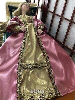 SLEEPING BEAUTY 19 RARE PORCELAIN DOLL and BED withCOA VINTAGE 1988 DANBURY MINT