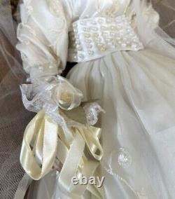 Seymour Mann 30 Vintage Porcelain Bride Doll w Stand &Certificate In Box