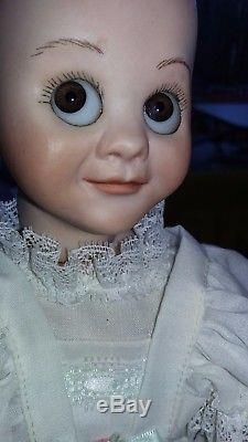 VINTAGE GOOGLY EYE 1978 BISQUE DOLL LOIS MOORE PEANUT DOLL WithTAG