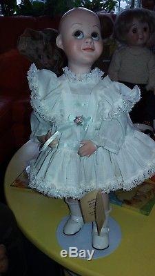 VINTAGE GOOGLY EYE 1978 BISQUE DOLL LOIS MOORE PEANUT DOLL WithTAG