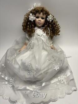 VINTAGE Porcelain Doll 28 The Broadway Collection 0182/2400