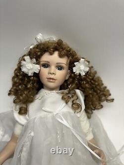 VINTAGE Porcelain Doll 28 The Broadway Collection 0182/2400