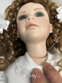 VINTAGE Porcelain Doll 28 The Broadway Collection 0182/2400