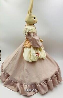 VINTAGE WENDY BRENT Shellina the Easter Princess RABBIT PORCELAIN MUSICAL 1986