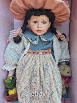 VTG 1997 COLLECTIBLE MEMORIES 28 PORCELAIN DOLL AMANDA with Tags & Stand