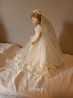 VTG 2001 Madame Alexander Bride Doll Porcelain 13 Incl Veil & Stand