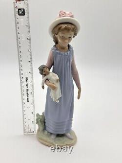 Vintage 1978 Lladro Daisa'Belinda with Her Doll' Porcelain 11 Figurine 5045