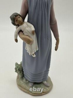 Vintage 1978 Lladro Daisa'Belinda with Her Doll' Porcelain 11 Figurine 5045