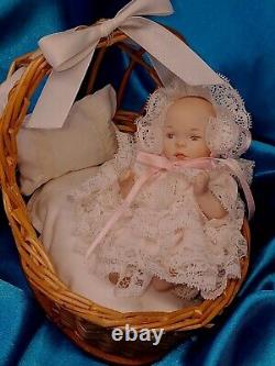 Vintage 1980 Phyllis Parkins Porcelain 4.5 Baby Doll in wicker bassinet frilly