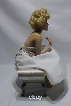 Vintage Marilyn Monroe Franklin Mint Porcelain Portrait Doll Seated