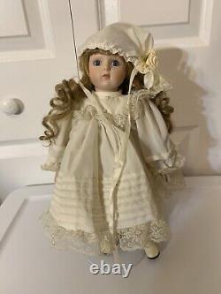 Vintage Musical Porcelain Bradley's Doll Big Eye Girl 14