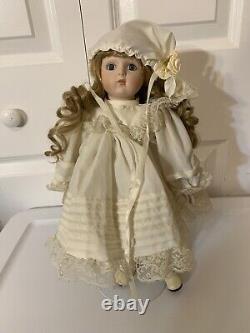 Vintage Musical Porcelain Bradley's Doll Big Eye Girl 14